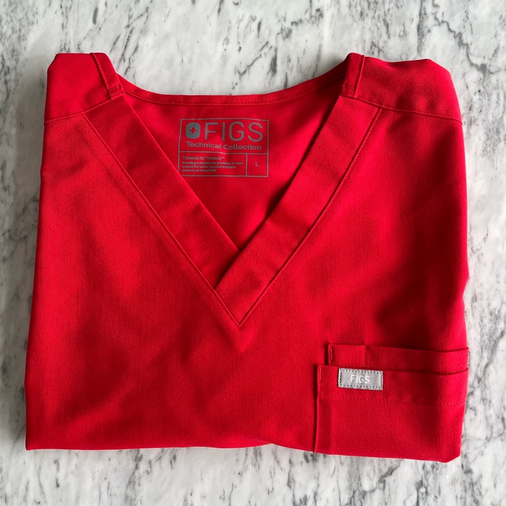 Figs Leon in limited edition original Red, size Large.